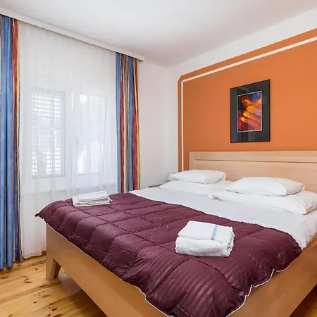 In Barbat With Kitchen Apartment *