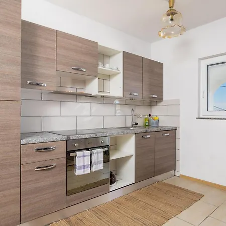 Apartment In Barbat With Kitchen *