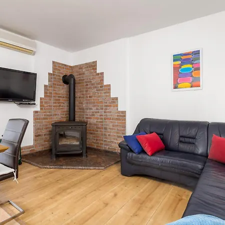 Apartment In Barbat With Kitchen *