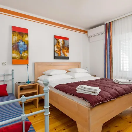 In Barbat With Kitchen Apartment