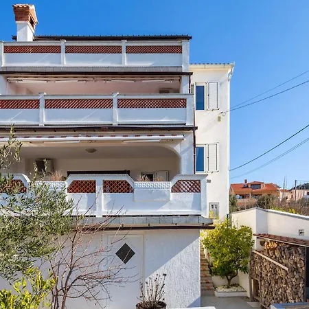 In Barbat With Kitchen Apartment