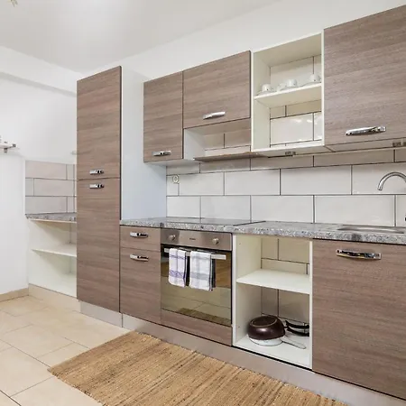 In Barbat With Kitchen Barbat na Rabu